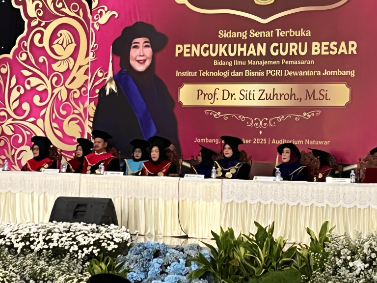 ITEBIS PGRI Dewantara Jombang Kukuhkan Prof. Dr. Siti Zuhroh, M.Si. sebagai Guru Besar Bidang Manajemen Pemasaran
