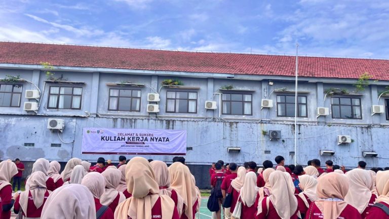 185 Mahasiswa Prodi Manajemen Siap Mengabdi, FEB ITEBIS PGRI Dewantara Resmi Berangkatkan Peserta KKN Genap 2025/2026